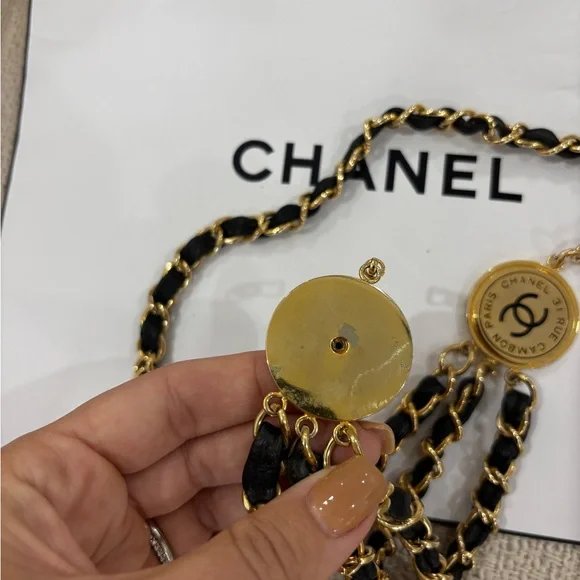Authentic CHANEL Rue 31 Cambon vintage quilted leather medallion belt - Picture 10 of 11
